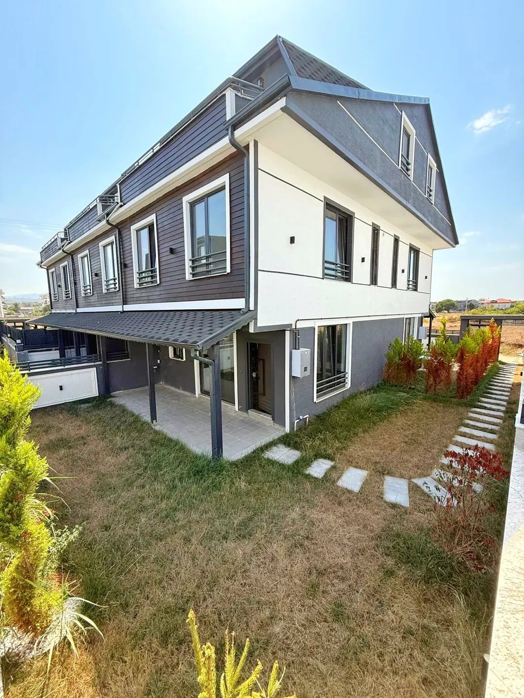 LÜKS DİZAYN, GENİŞ BAHÇE, ARKA CEPHE, VERANDALI, EBEVEYN BANYOLU 3+1 TRİPLEKS VİLLA! KOCAALİ ALANDERE MH — Satılık Villa, Kocaali