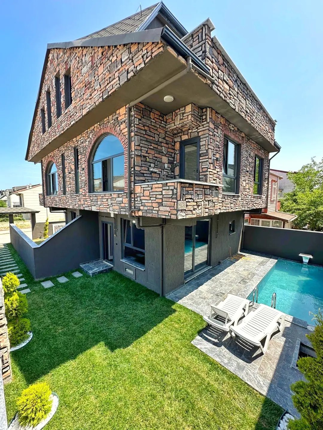 LÜKS DİZAYN, MİNİ DENİZ MANZARALI, MERKEZ PLAJ, HAVUZLU, 4+1 TRİPLEKS VİLLA! KOCAALİ YALI MH — Satılık Villa, Kocaali