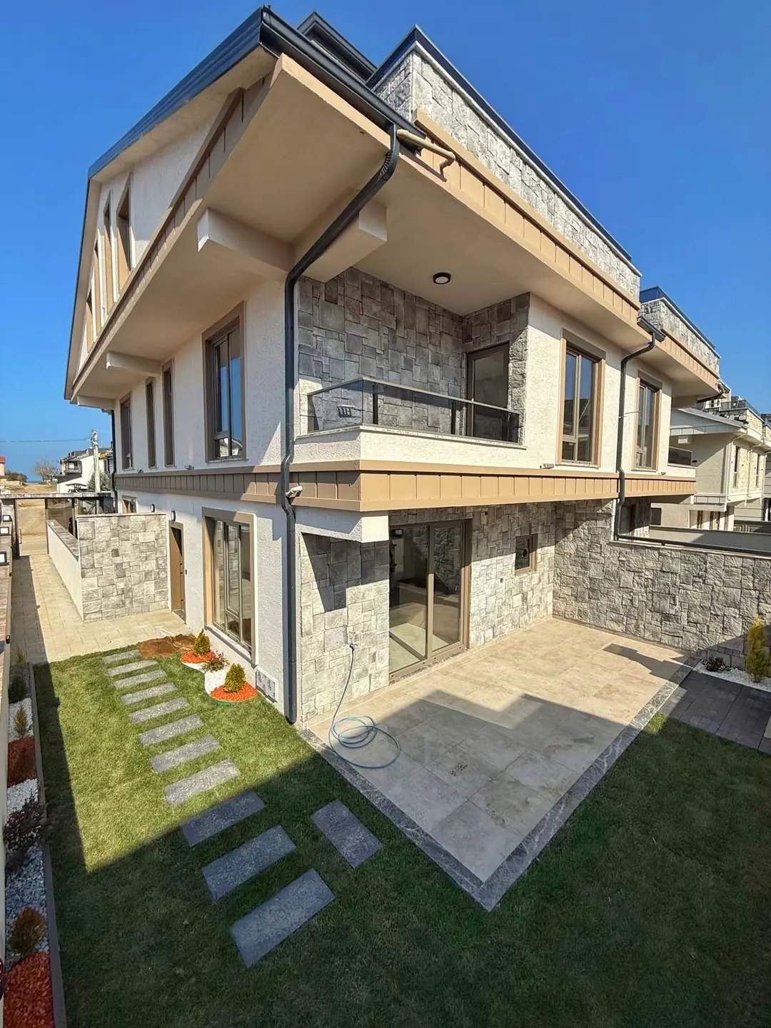 LÜKS DİZAYN, TAŞ KONSEPT, YERDEN ISITMA, BARBEKÜLÜ 4+1 TRİPLEKS VİLLA! KOCAALİ ALANDERE MH — Satılık Villa, Kocaali