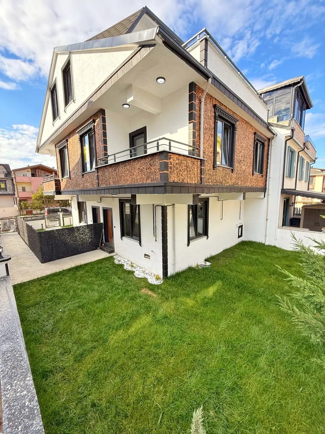 MERKEZ PLAJ, ARKA CEPHE, EBEVEYN BANYOLU, KOMPLE GRANİT ZEMİN 4+1 TRİPLEKS VİLLA! KOCAALİ YALI MH — Satılık Villa, Kocaali