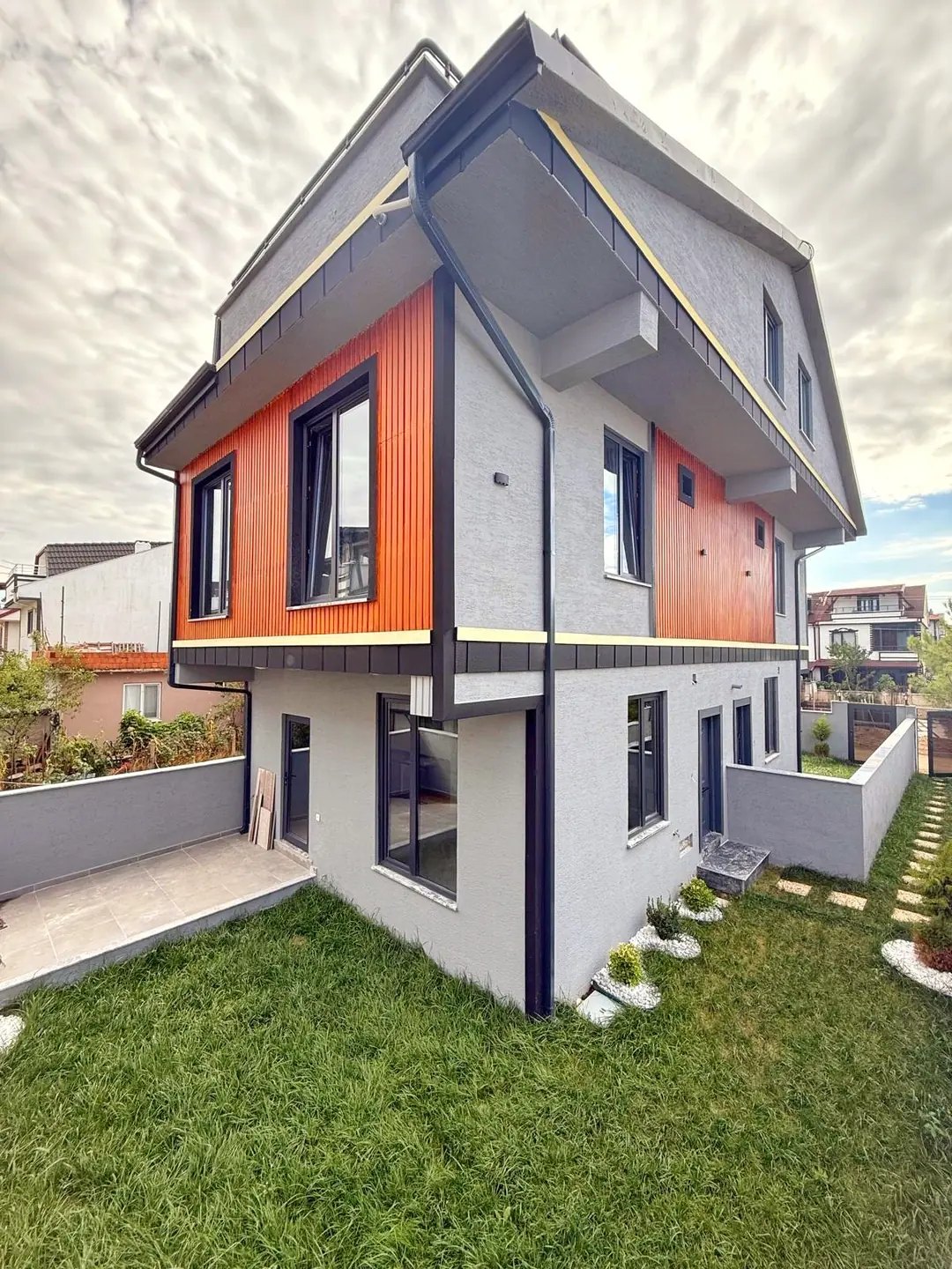 MERKEZ PLAJ, ARKA CEPHE, KOMPLE GRANİT ZEMİN, YERDEN ISITMA, LÜKS DİZAYN 3+1 VİLLA! KOCAALİ YALI MH — Satılık Villa, Kocaali