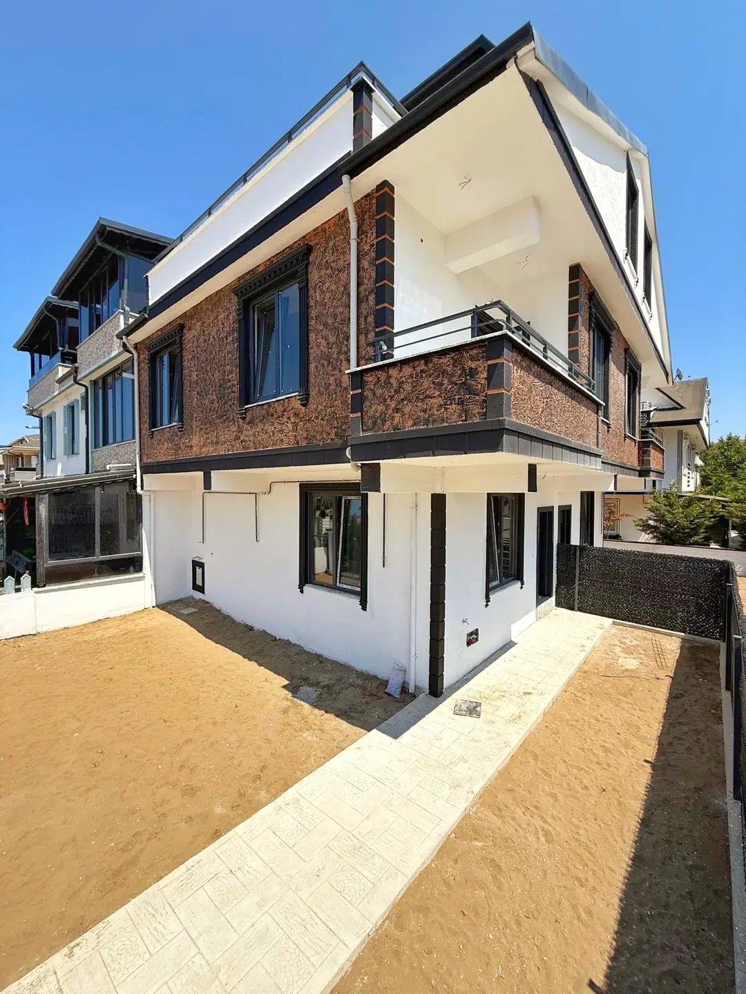 MERKEZ PLAJ, ÖN CEPHE, EBEVEYN BANYOLU, KOMPLE GRANİT ZEMİN 4+1 TRİPLEKS VİLLA! KOCAALİ YALI MH — Satılık Villa, Kocaali