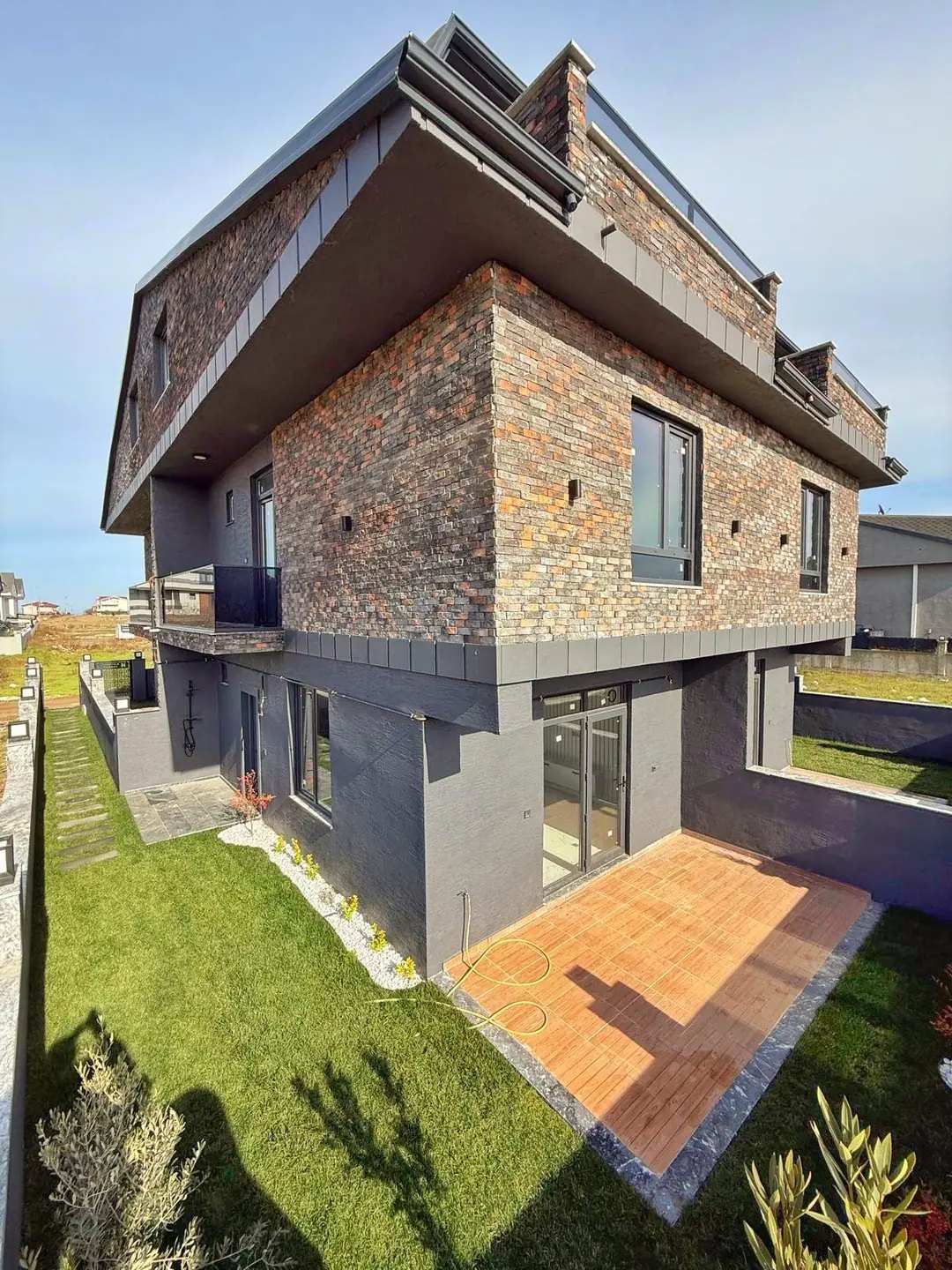 MERKEZ PLAJ, ÖN-ARKA CEPHE SEÇENEKLİ-ARKA, LÜKS DİZAYN 4+1 TRİPLEKS VİLLA! KOCAALİ YAYLA MH — Satılık Villa, Kocaali