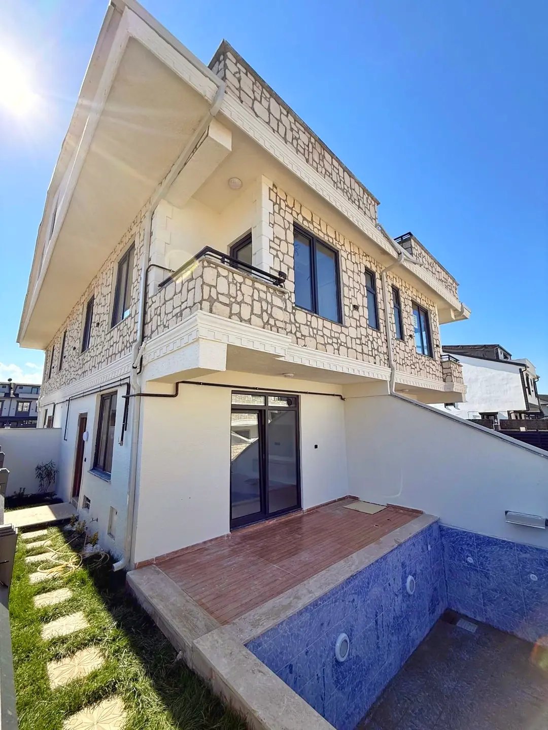 MERKEZ PLAJ, ÖN-ARKA CEPHE SEÇENEKLİ-ÖN, ALAÇATI TAŞ KONSEPT 4+1 TRİPLEKS VİLLA! KOCAALİ YAYLA MH — Satılık Villa, Kocaali