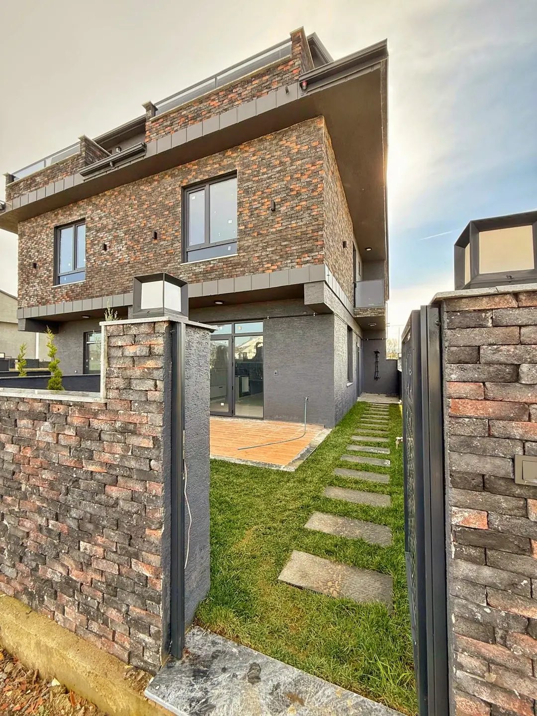 MERKEZ PLAJ, ÖN-ARKA CEPHE SEÇENEKLİ-ÖN, LÜKS DİZAYN 4+1 TRİPLEKS VİLLA! KOCAALİ YAYLA MH — Satılık Villa, Kocaali