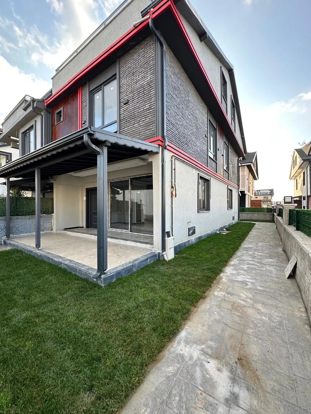 ÖN-ARKA CEPHE SEÇENEKLİ, GRANİT ZEMİN, EBEVEYN BANYOLU, YERDEN ISITMA 3+1 TRİPLEKS! KOCAALİ ALANDERE MH — Satılık Villa, Kocaali