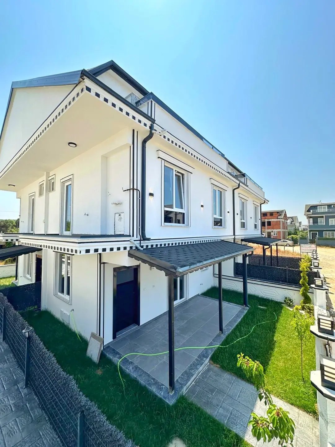 ÖN CEPHE, EBEVEYN BANYO, MÜSTAKİL GİRİŞ, MÜSTAKİL BAHÇE, VERANDALI 3+1 TRİPLEKS VİLLA! KOCAALİ ALANDERE MH — Satılık Villa, Kocaali