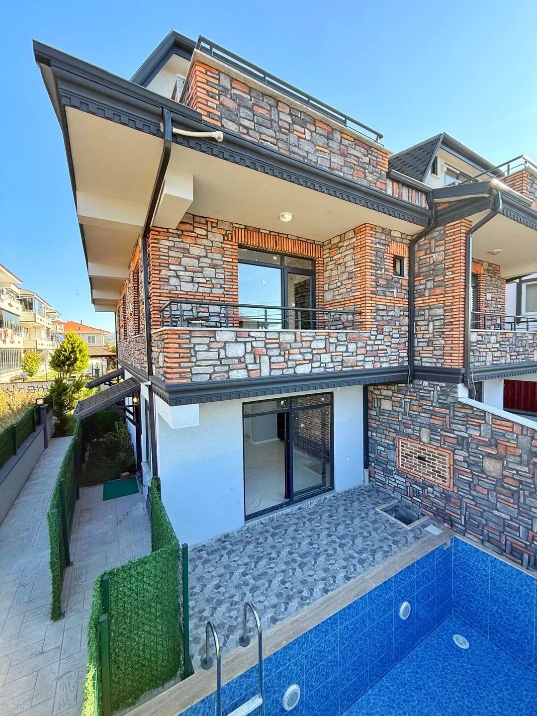 ÖN CEPHE, HAVUZLU, MERKEZ PLAJ, YERDEN ISITMA, EBEVEYN BANYOLU 4+1 TRİPLEKS VİLLA! KOCAALİ YALI MH — Satılık Villa, Kocaali