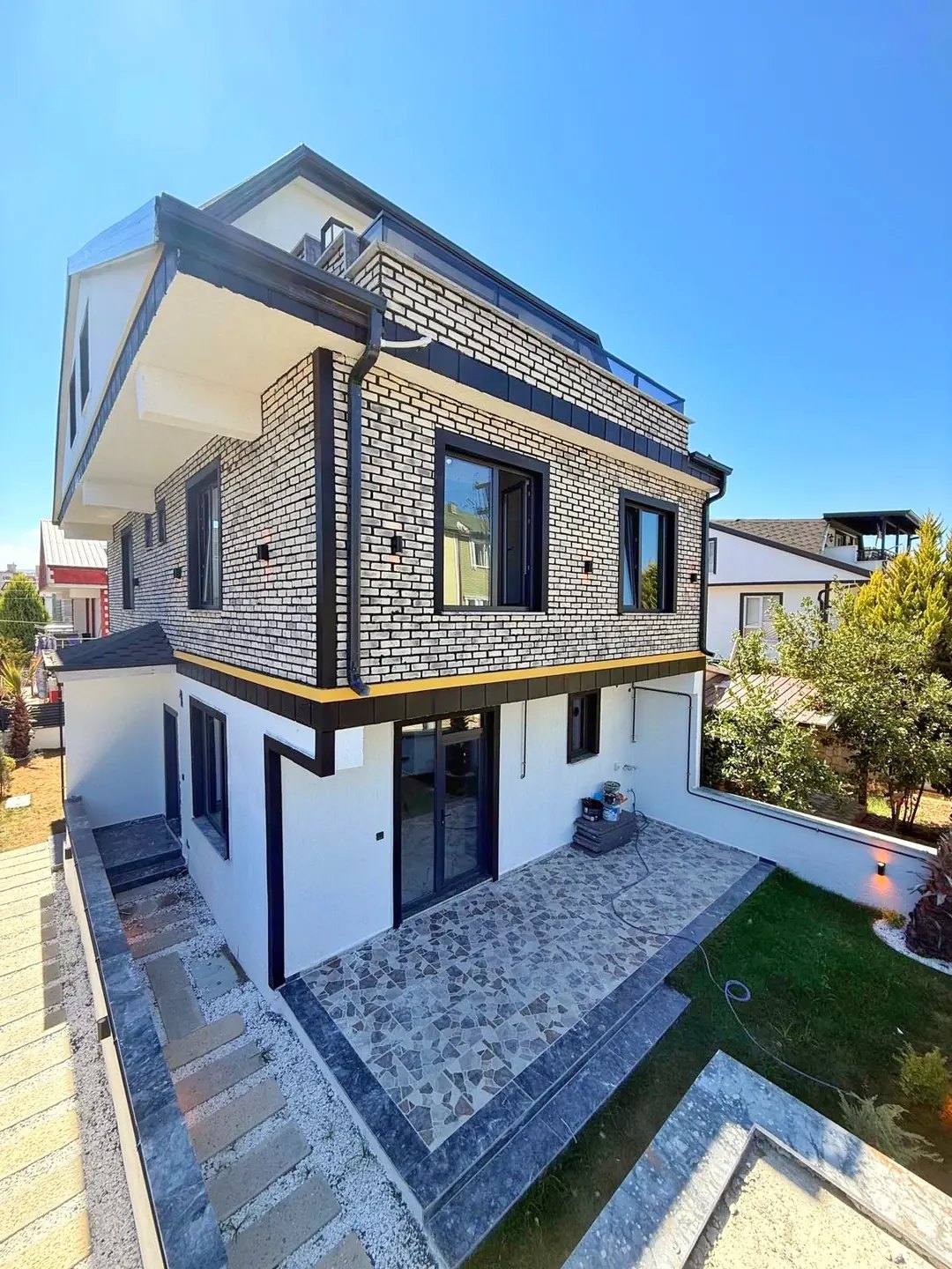 ÖN CEPHE, LÜKS DİZAYN, MERKEZ PLAJ, YERDEN ISITMA, PLAJA 200METRE 3+1 TRİPLEKS VİLLA! KOCAALİ YALI MH — Satılık Villa, Kocaali