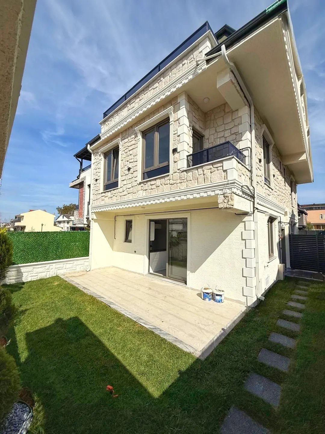 ÖN CEPHE, LÜKS DİZAYN, ÖN-ARKA CEPHE SEÇENEKLİ, GRANİT ZEMİN, YERDEN ISITMA 4+1 TRİPLEKS VİLLA! KOCAALİ ALANDERE MH — Satılık Villa, Kocaali