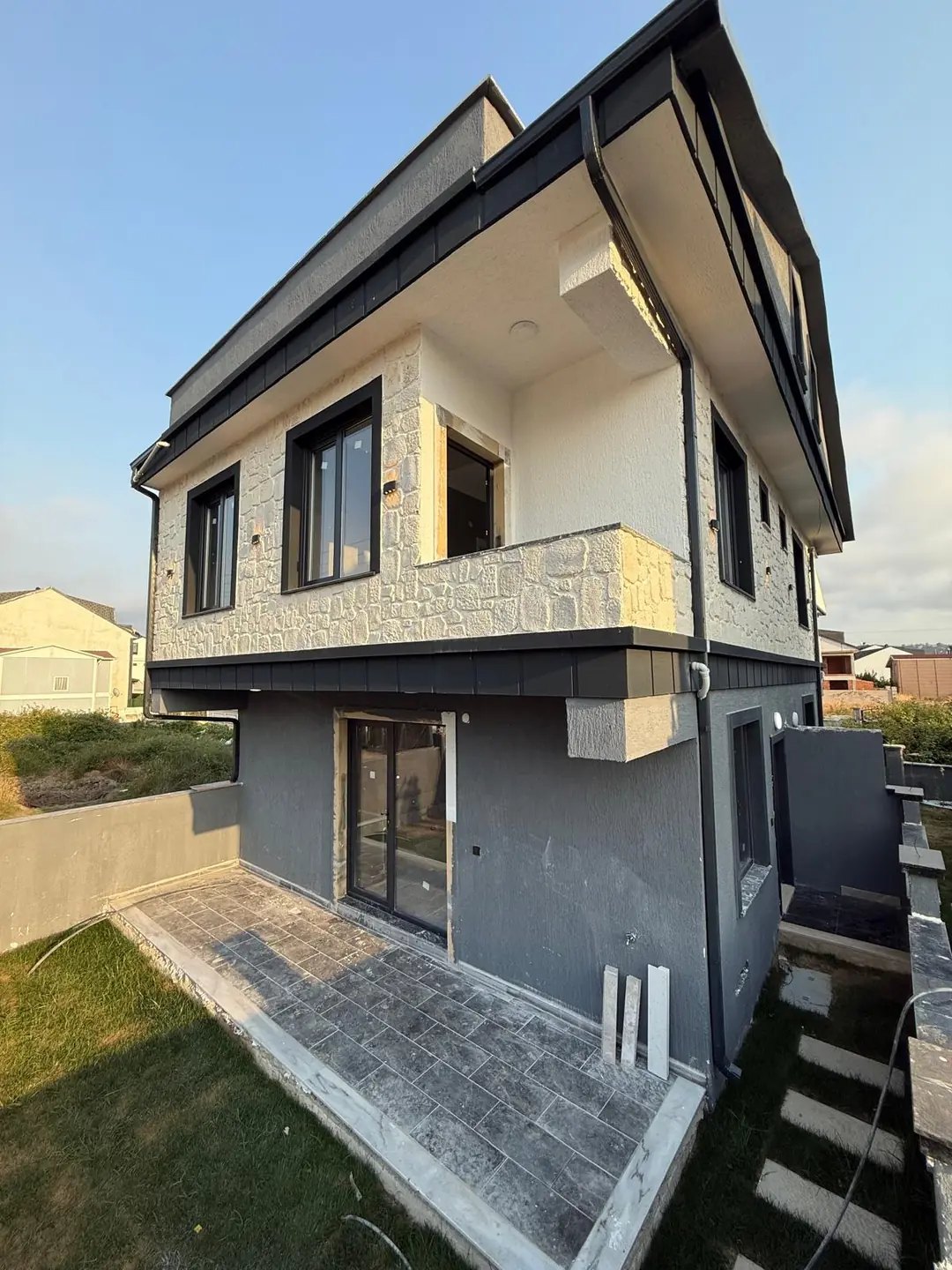 ÖN CEPHE, MÜSTAKİL GİRİŞ-BAHÇE, EBEVEYN BANYO 3+1 TRİPLEKS VİLLA! KOCAALİ ALANDERE MH — Satılık Villa, Kocaali