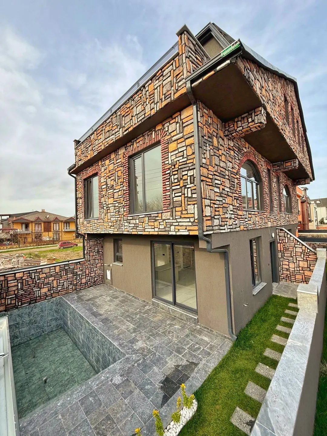 ÖN CEPHE, HAVUZLU, LÜKS DİZAYN, EBEVEYN BANYO, MERKEZ PLAJ 4+1 TRİPLEKS VİLLA! KOCAALİ YALI MH — Satılık Villa, Kocaali