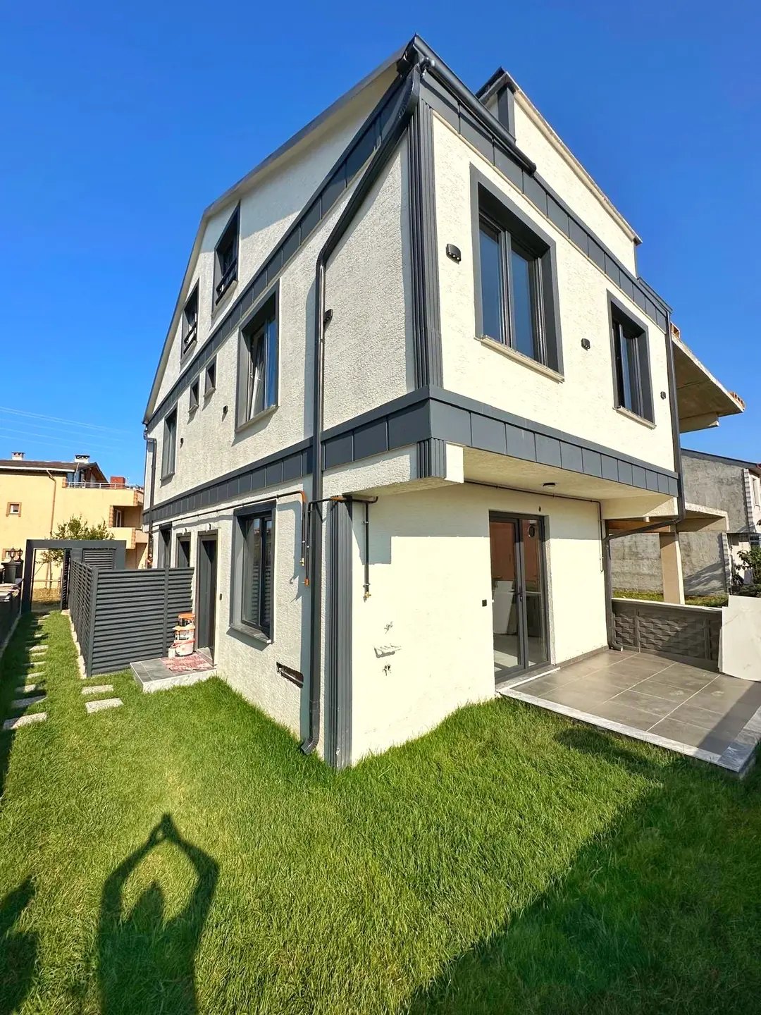 TAM BAĞIMSIZ MÜSTAKİL GİRİŞ, MÜSTAKİL GENİŞ BAHÇE, FİYAT PERFORMANS 3+1 TRİPLEKS VİLLA! KOCAALİ ALANDERE MH — Satılık Villa, Kocaali