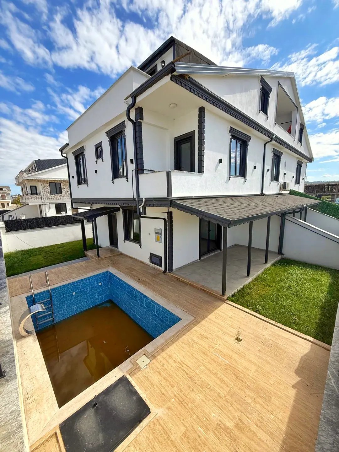 ULTRA GENİŞ BAHÇE, HAVUZLU, KÖŞE PARSEL, MERKEZ PLAJ 3+1 TRİPLEKS VİLLA! KOCAALİ YAYLA MH — Satılık Villa, Kocaali