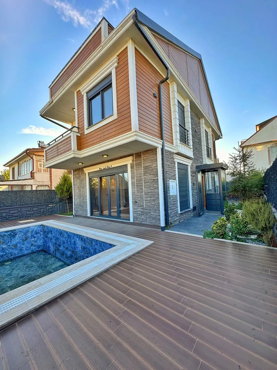 ULTRA LÜKS, 216m2 ARSA İÇİNDE TAM BAĞIMSIZ MÜSTAKİL! HAVUZLU, JAKUZİLİ, ULTRA GENİŞ BAHÇE, KENDİNE GARAJLI 4+1 TRİPLEKS VİLLA! KOCAALİ ALANDERE MH — Satılık Villa, Kocaali