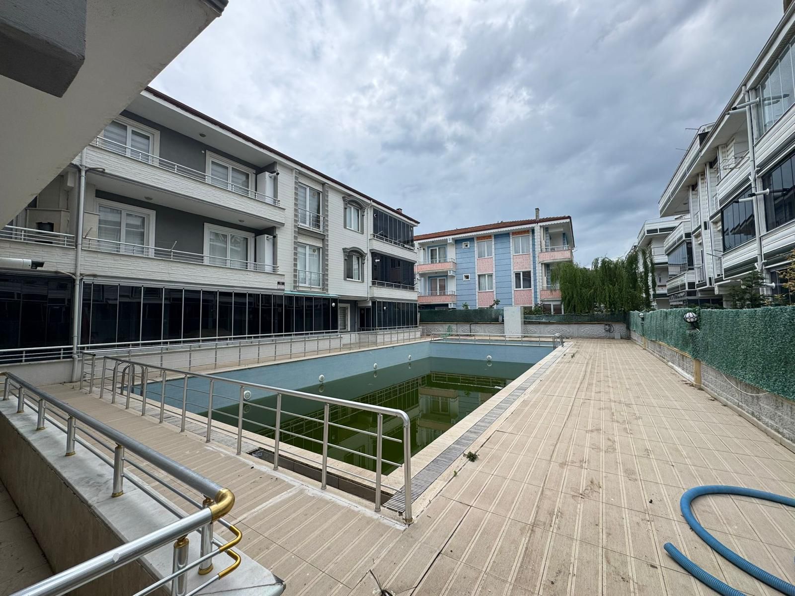 DENİZE ÇOK YAKIN HAVUZLU SİTEDE FIRSAT 1+1 DAİRE — Satılık Daire, Karasu