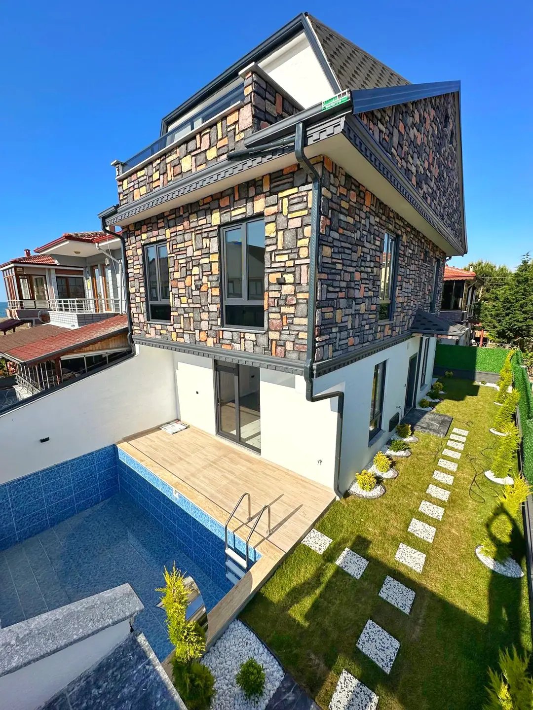 162m2 ARSA İÇİNDE TAM BAĞIMSIZ MÜSTAKİL, GENİŞ BAHÇE, AYRI MUTFAK, 5+1 TRİPLEKS VİLLA! KOCAALİ YALI MH — Satılık Villa, Kocaali