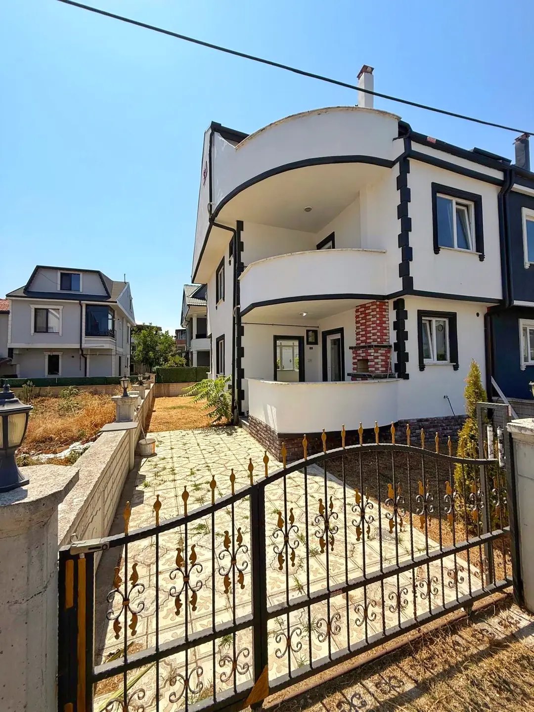 162m2 ARSA İÇİNDE TAM BAĞIMSIZ MÜSTAKİL! PLAJA 100METRE, KENDİNE GARAJLI, AYRI MUTFAK 4+1 TRİPLEKS VİLLA! KOCAALİ YALI MH — Satılık Villa, Kocaali
