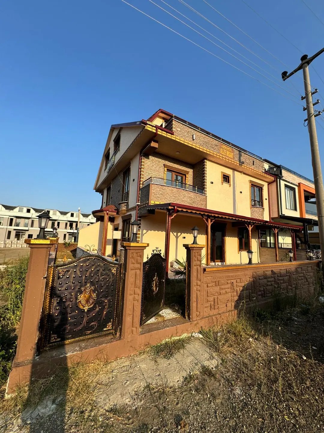 245m2 ARSA İÇİNDE, LÜKS TASARIM, AYRI MUTFAK, VERANDALI 4+1 TRİPLEKS! KOCAALİ ALANDERE MH — Satılık Villa, Kocaali