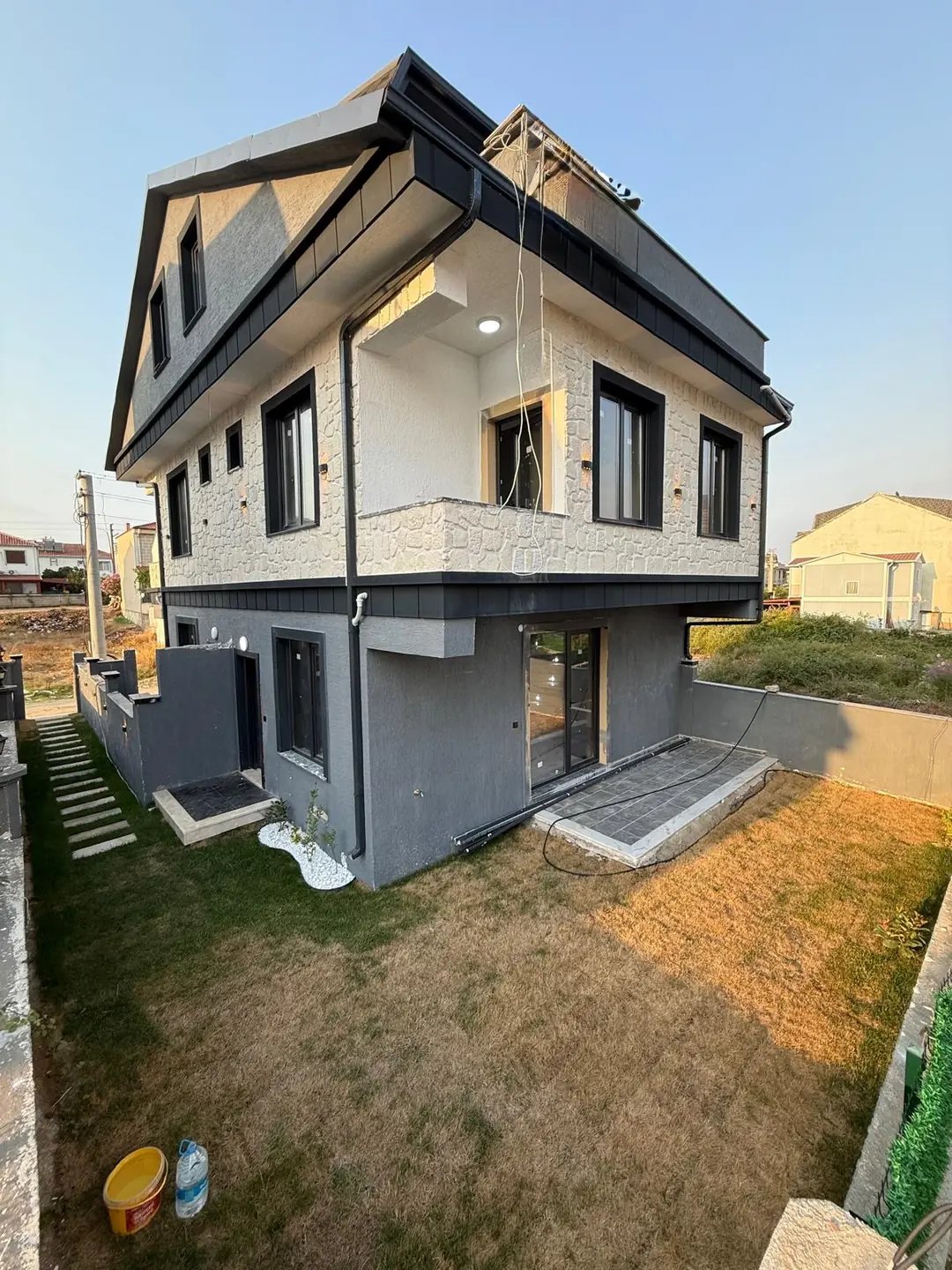 ARKA CEPHE, MÜSTAKİL GİRİŞ-BAHÇE, EBEVEYN BANYO 3+1 TRİPLEKS VİLLA! KOCAALİ ALANDERE MH — Satılık Villa, Kocaali