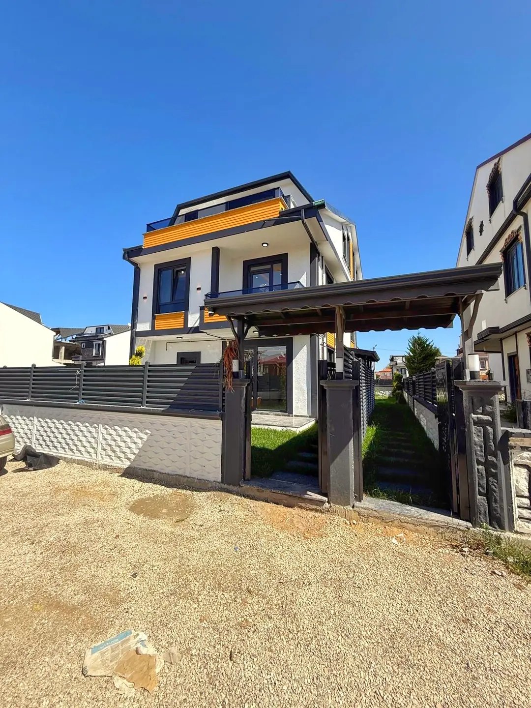 BAHÇE VE TERAS JAKUZİLİ, ÖN CEPHE, LÜKS DİZAYN, GENİŞ BAHÇE-BİNA KULLANIM ALANLI 3+1 TRİPLEKS VİLLA! KOCAALİ ALANDERE MH — Satılık Villa, Kocaali